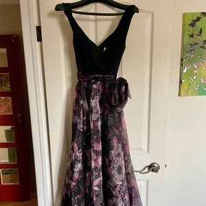 Eliza J Gown - Size z8